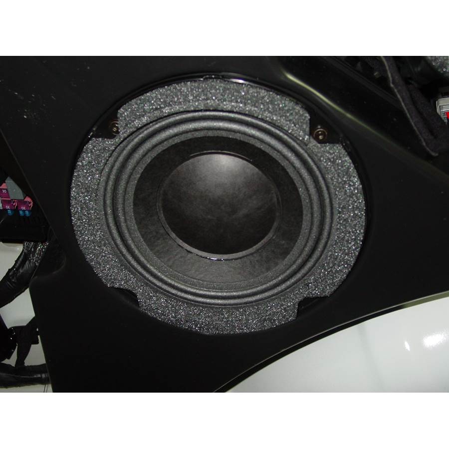 2007 Hyundai Entourage Far-rear side speaker
