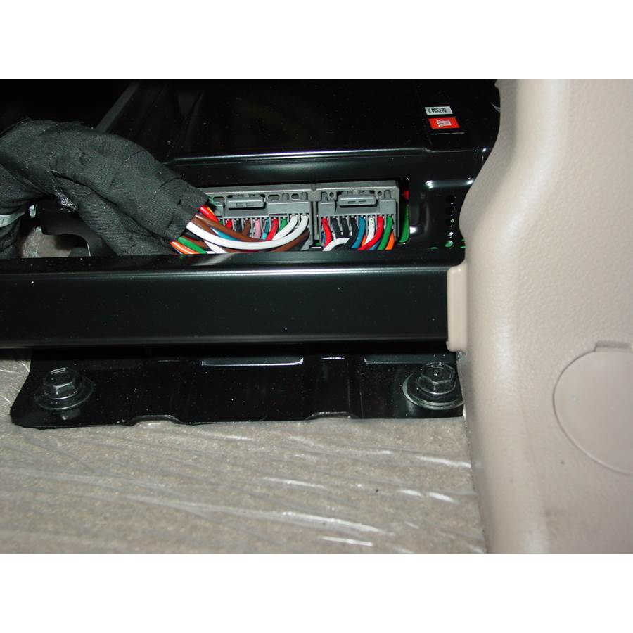 2007 Hyundai Entourage Factory amplifier