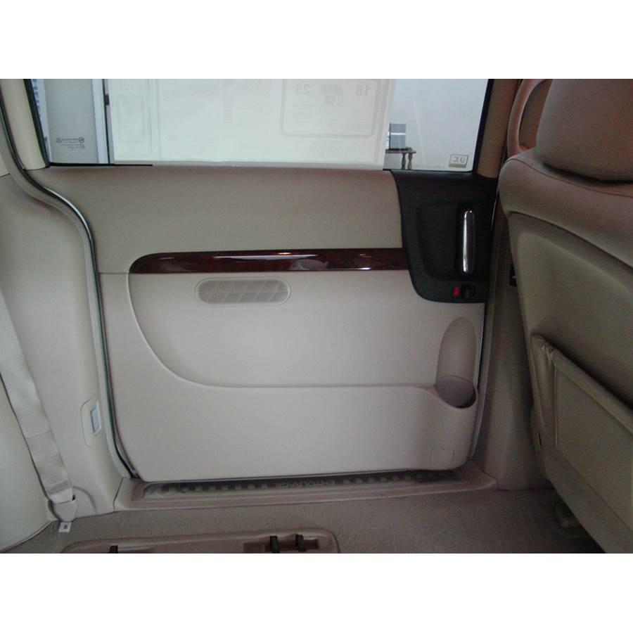 2007 Hyundai Entourage Rear door speaker location