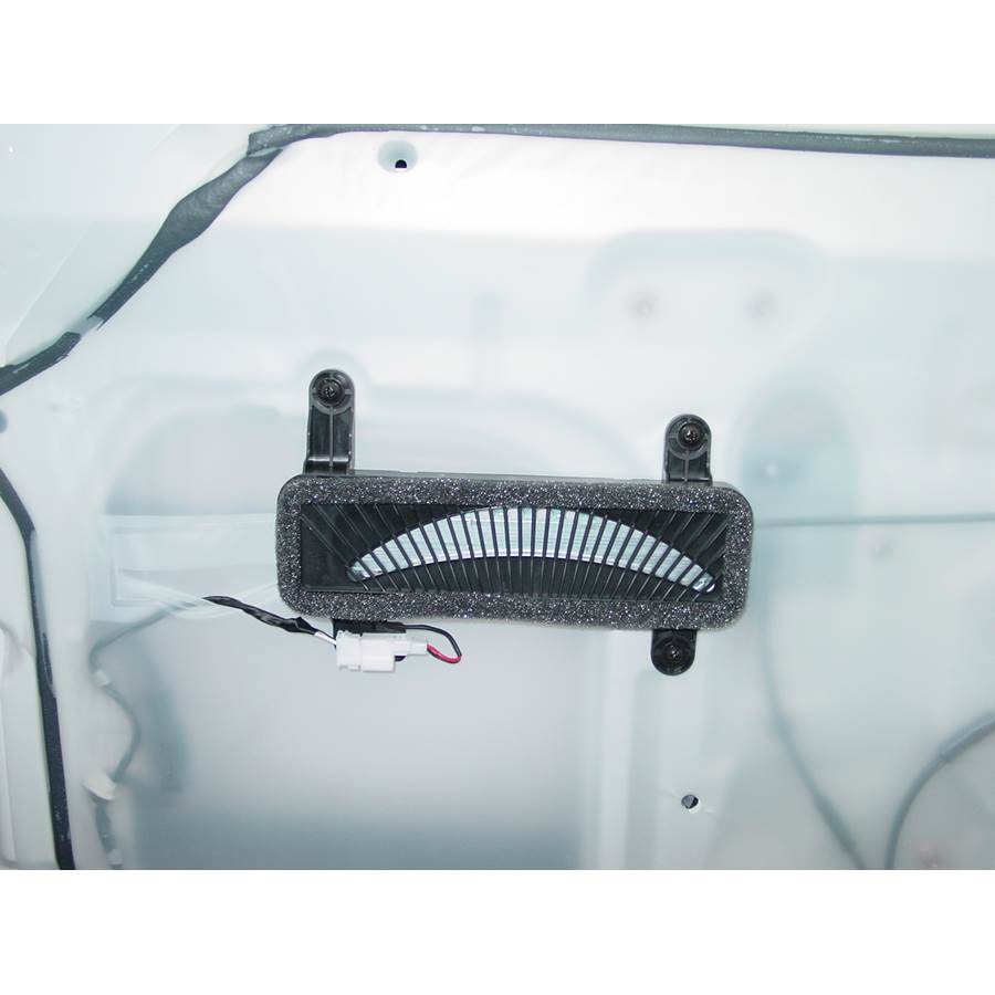 2007 Hyundai Entourage Rear door speaker