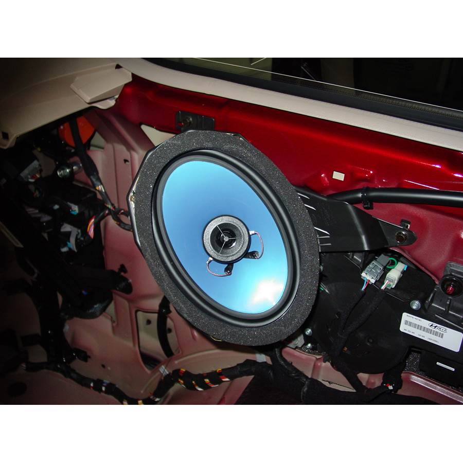 2008 Hyundai Entourage Mid-rear speaker