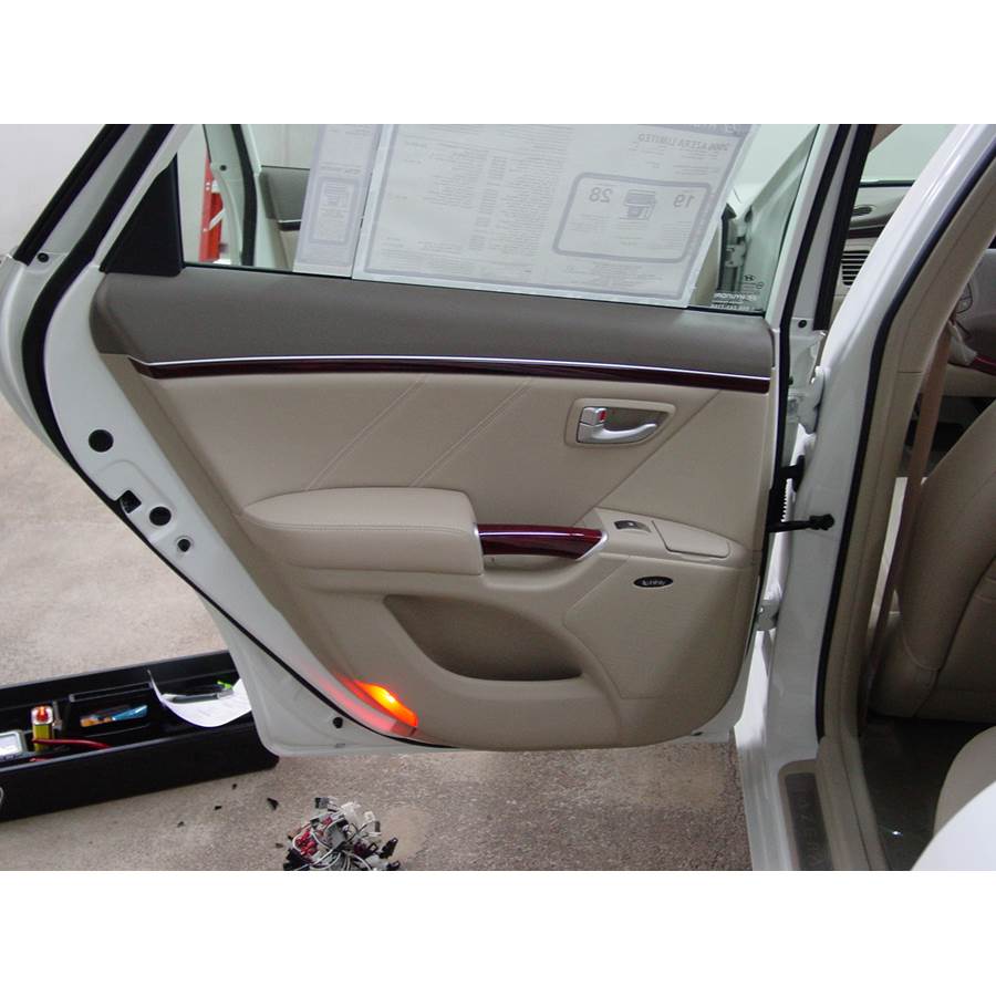 2007 Hyundai Azera Rear door speaker location