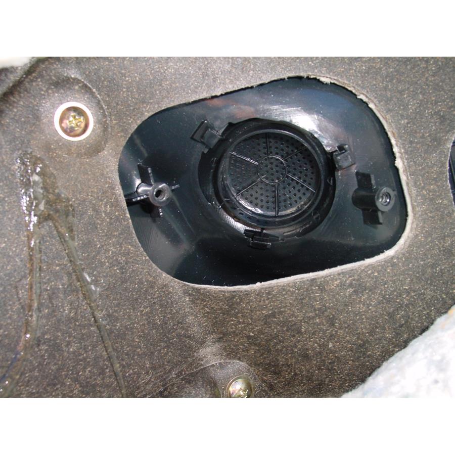 2005 Hyundai Elantra Front door tweeter removed
