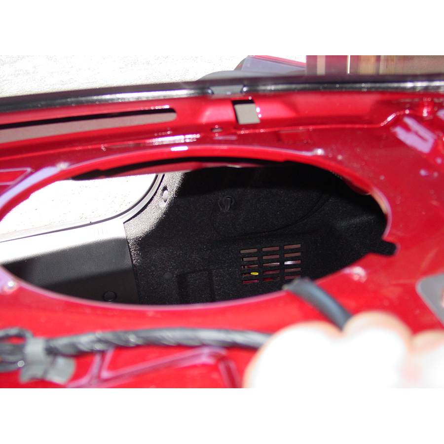 2005 Hyundai Elantra Rear deck speaker removed
