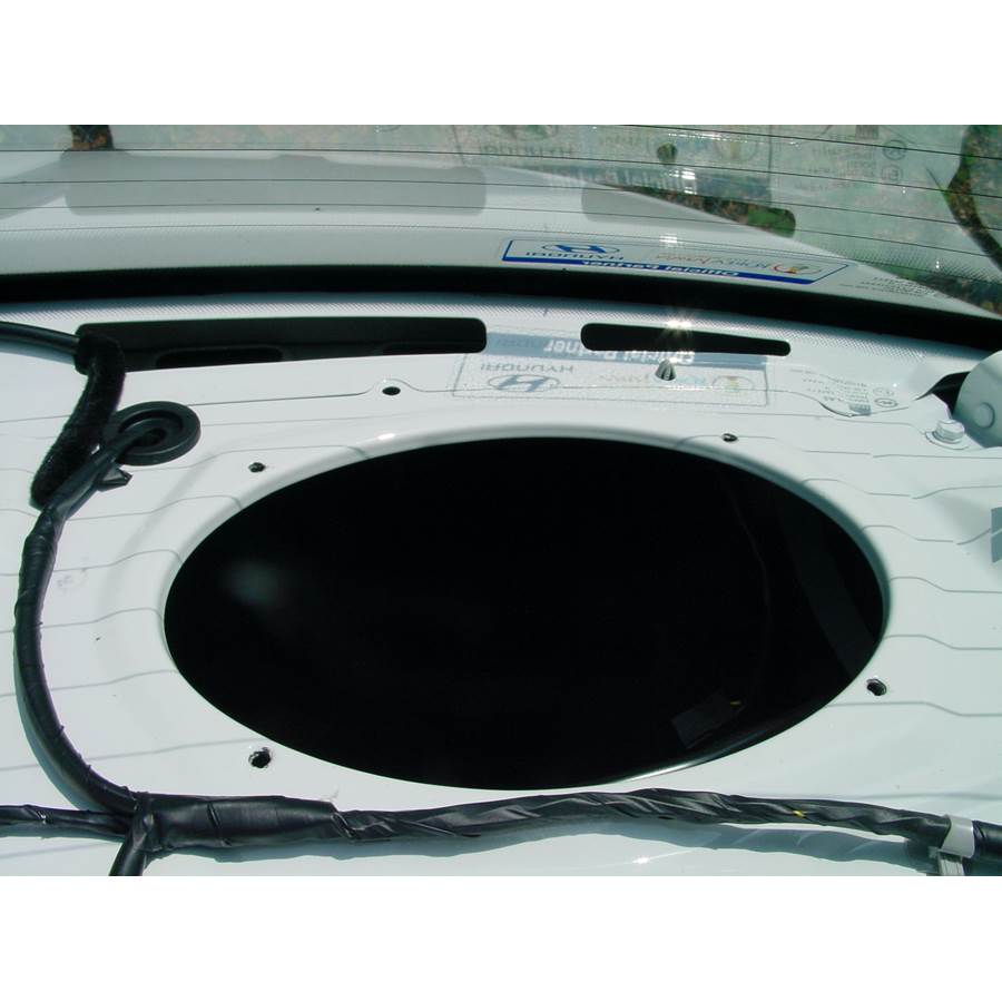 2003 Hyundai XG350 Rear deck speaker removed