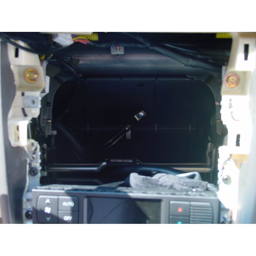 2005 Hyundai XG350 Factory radio removed