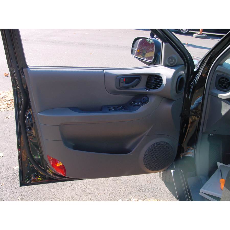 2005 Hyundai Santa Fe Front door speaker location