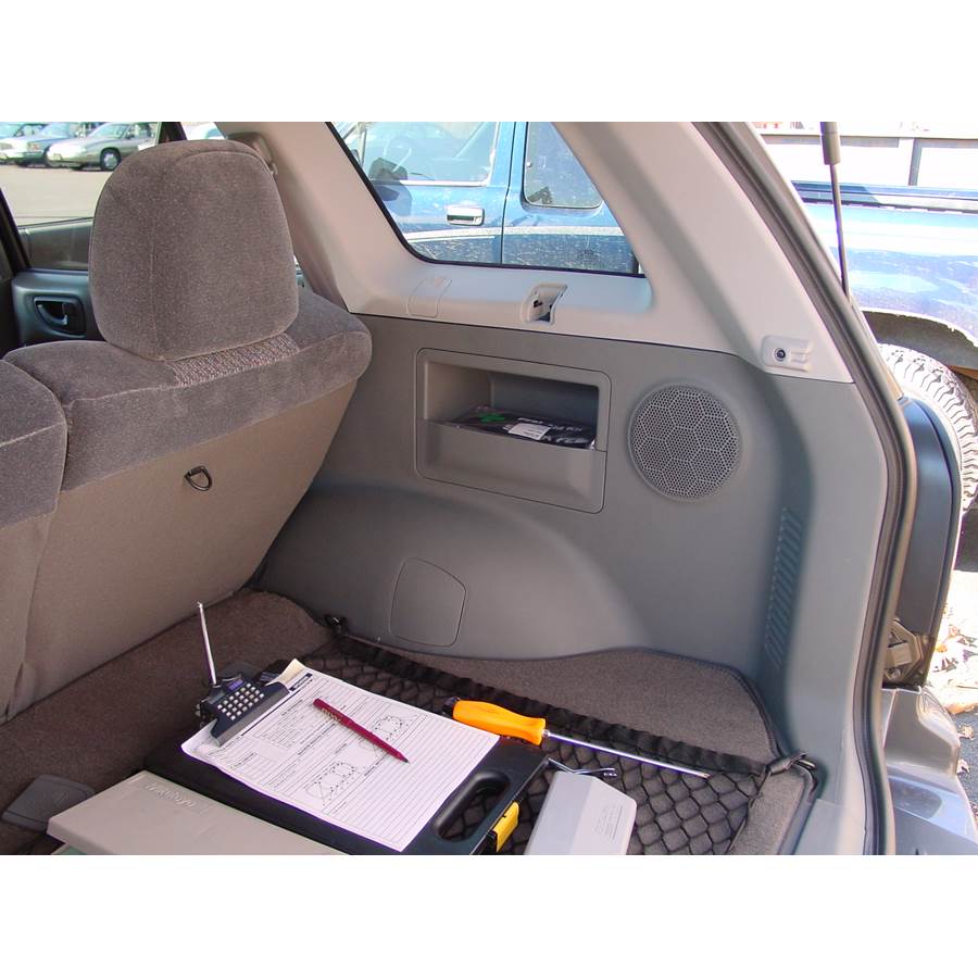 2001 Hyundai Santa Fe Mid-rear speaker location