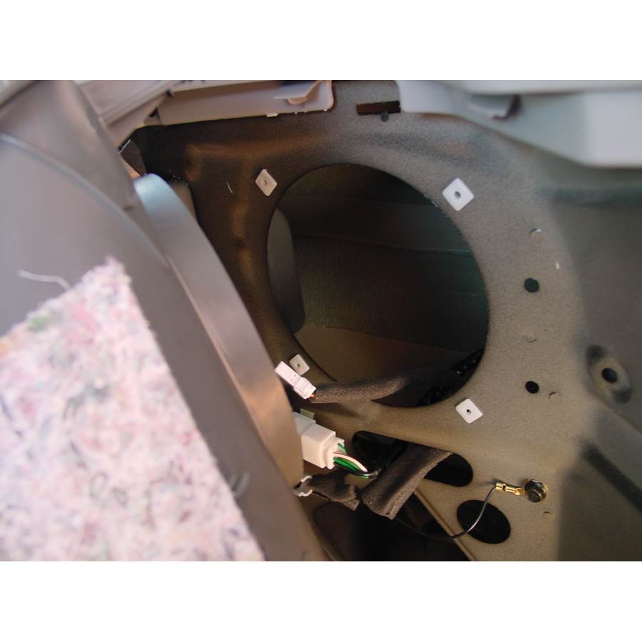 2002 Hyundai Santa Fe Mid-rear speaker