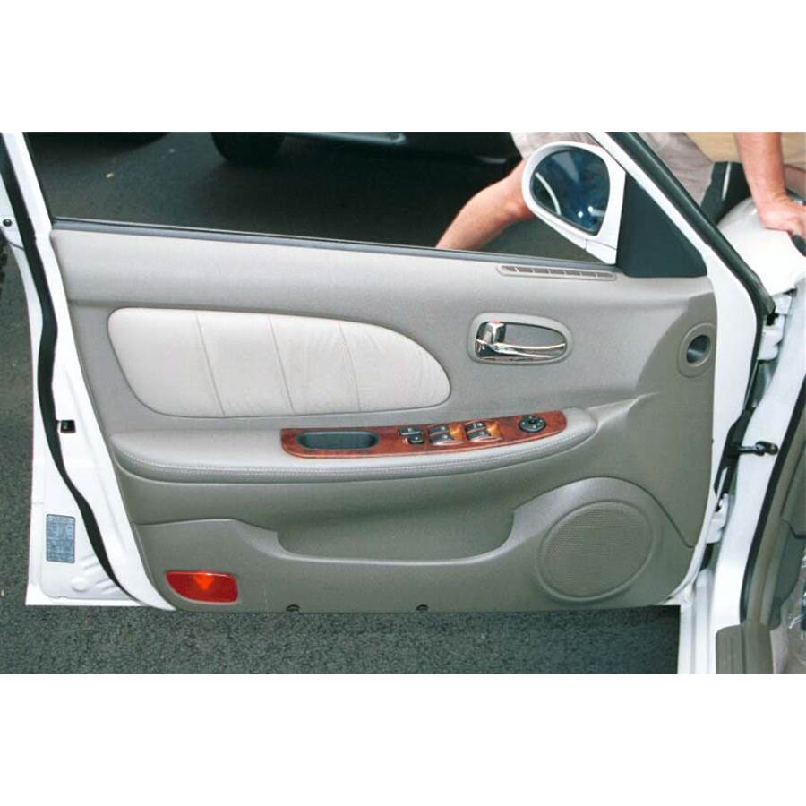 1999 Hyundai Sonata Front door speaker location