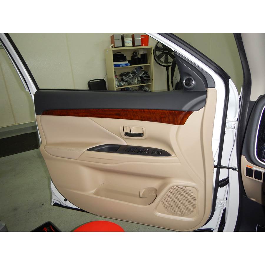 2016 Mitsubishi Outlander Front door speaker location
