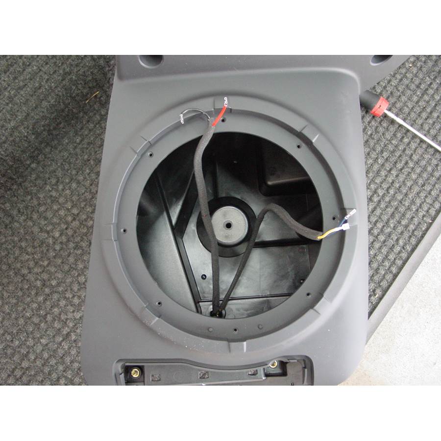 2007 Mitsubishi Outlander Far-rear side speaker removed
