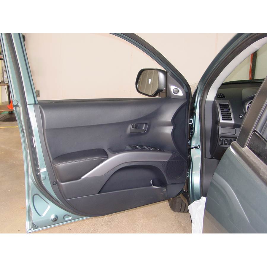 2013 Mitsubishi Outlander Front door speaker location