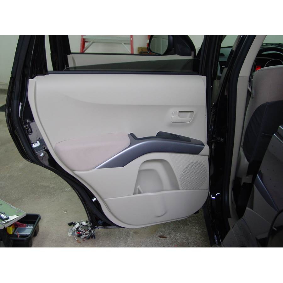 2009 Mitsubishi Outlander Rear door speaker location