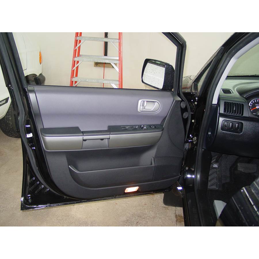 2008 Mitsubishi Endeavor Front door speaker location