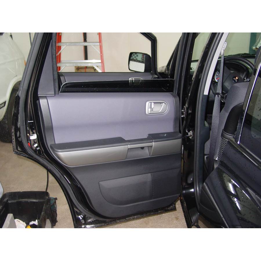 2008 Mitsubishi Endeavor Rear door speaker location