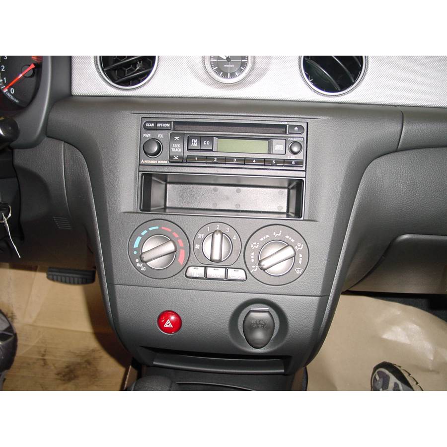 2003 Mitsubishi Outlander Factory Radio