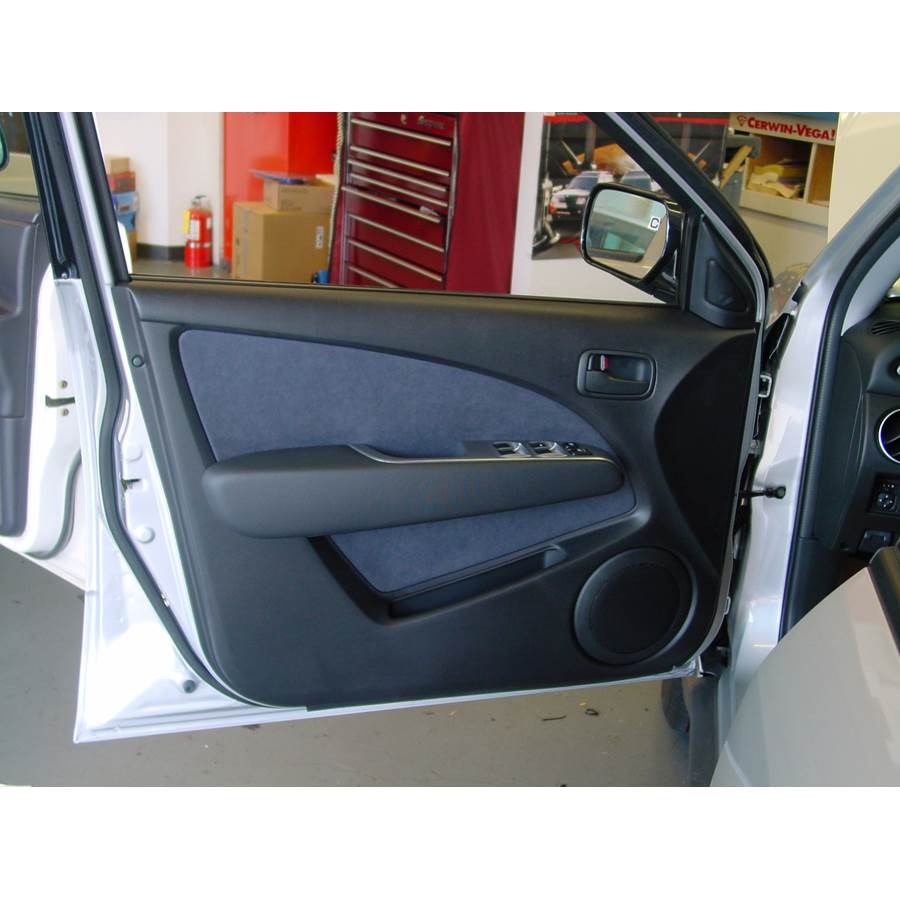 2005 Mitsubishi Outlander Front door speaker location