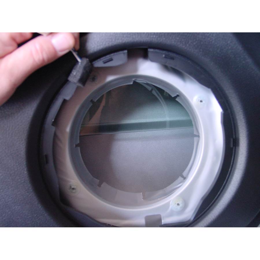 2006 Mitsubishi Outlander Front speaker removed