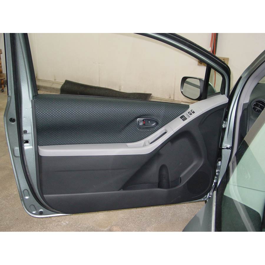 2007 Toyota Yaris Front door speaker location