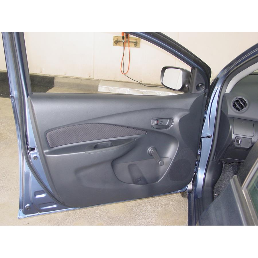 2009 Toyota Yaris Front door speaker location