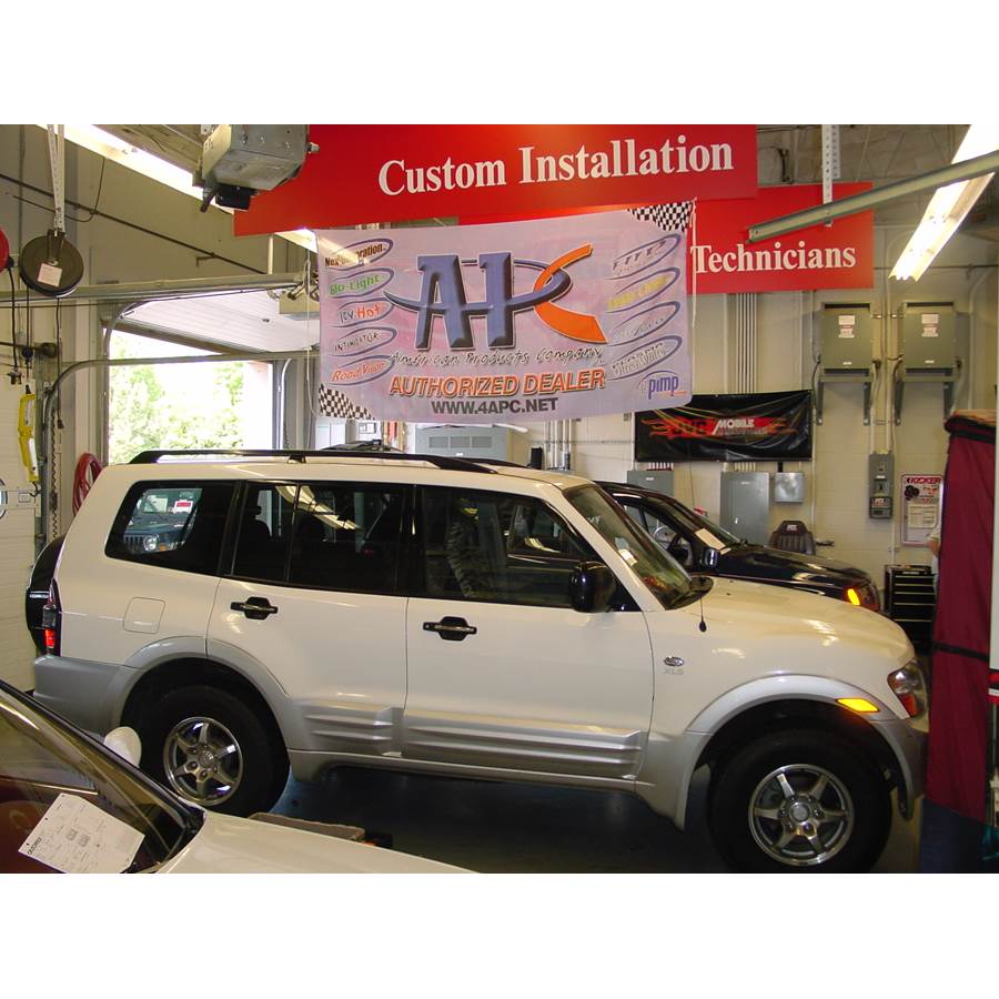 2001 Mitsubishi Montero Exterior