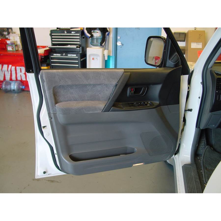2003 Mitsubishi Montero Front door speaker location