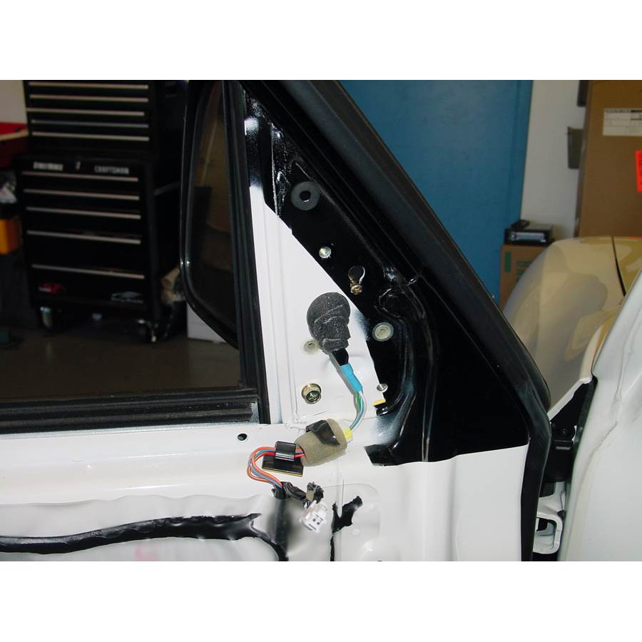 2005 Mitsubishi Montero Front door tweeter removed