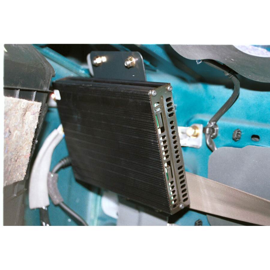 2005 Mitsubishi Montero Factory amplifier