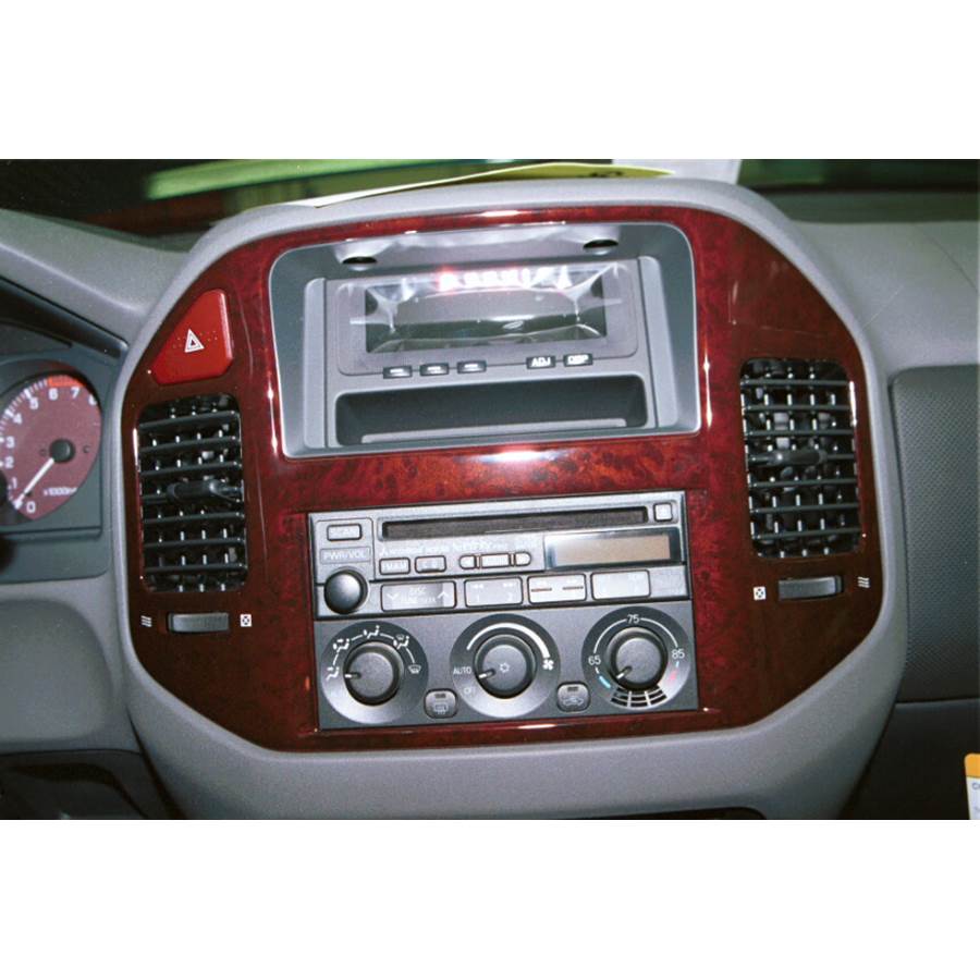 2006 Mitsubishi Montero Factory Radio