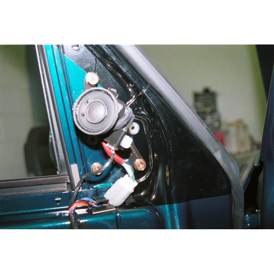 2006 Mitsubishi Montero Front door tweeter