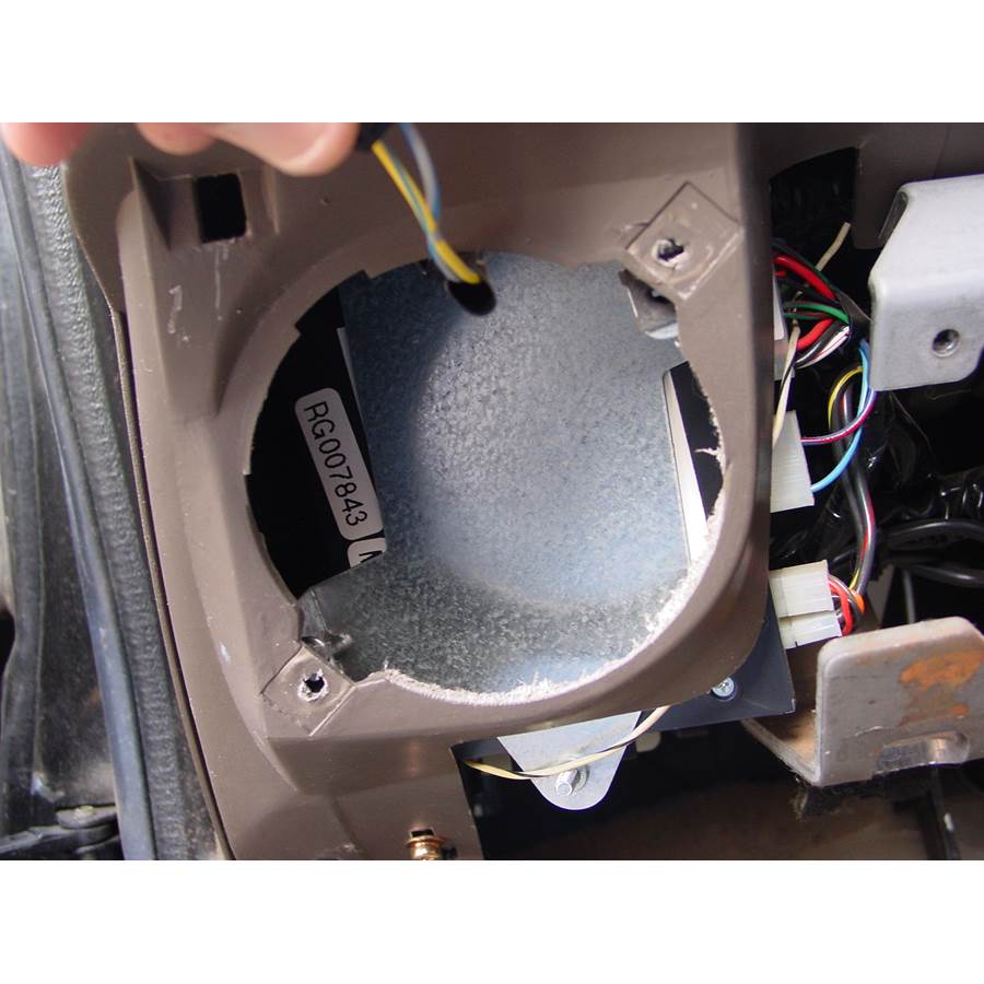 2003 Mitsubishi Montero Sport Dash speaker removed