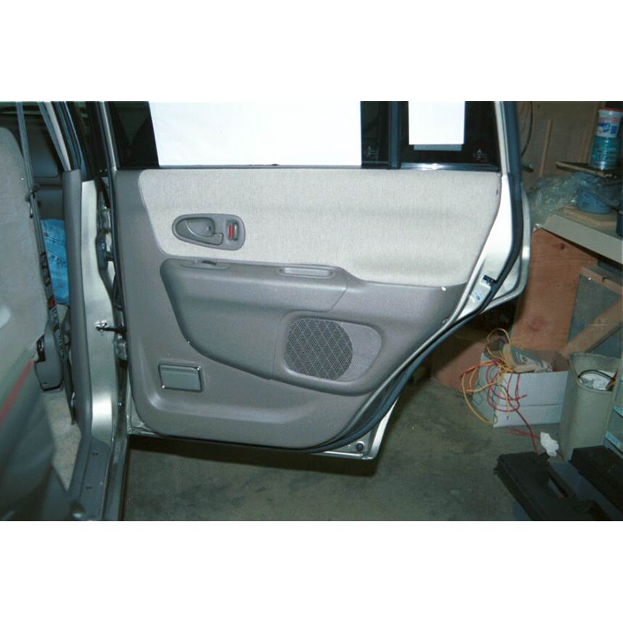 1999 Mitsubishi Montero Sport Rear door speaker location