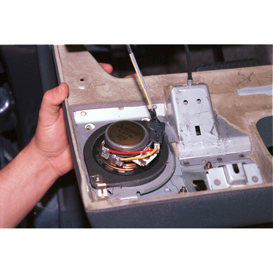 1999 Mitsubishi Montero Dash speaker