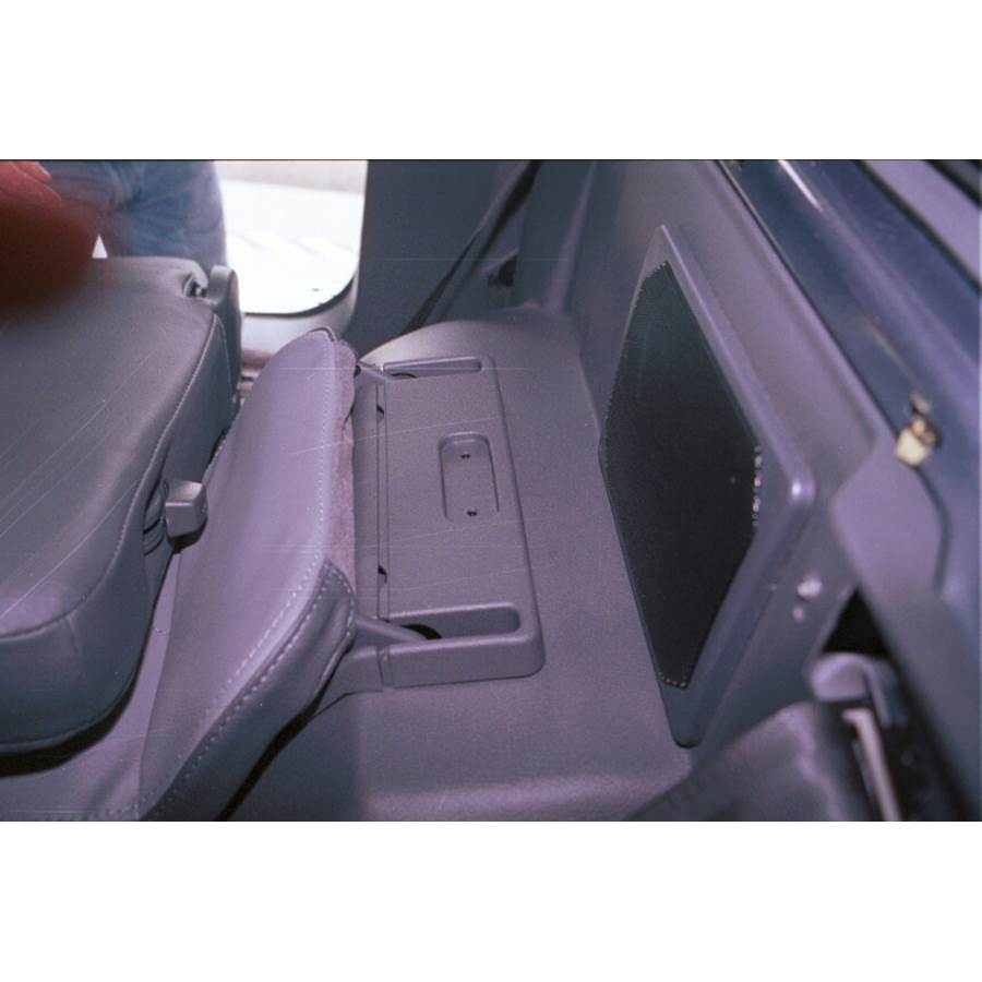 2000 Mitsubishi Montero Mid-rear speaker location