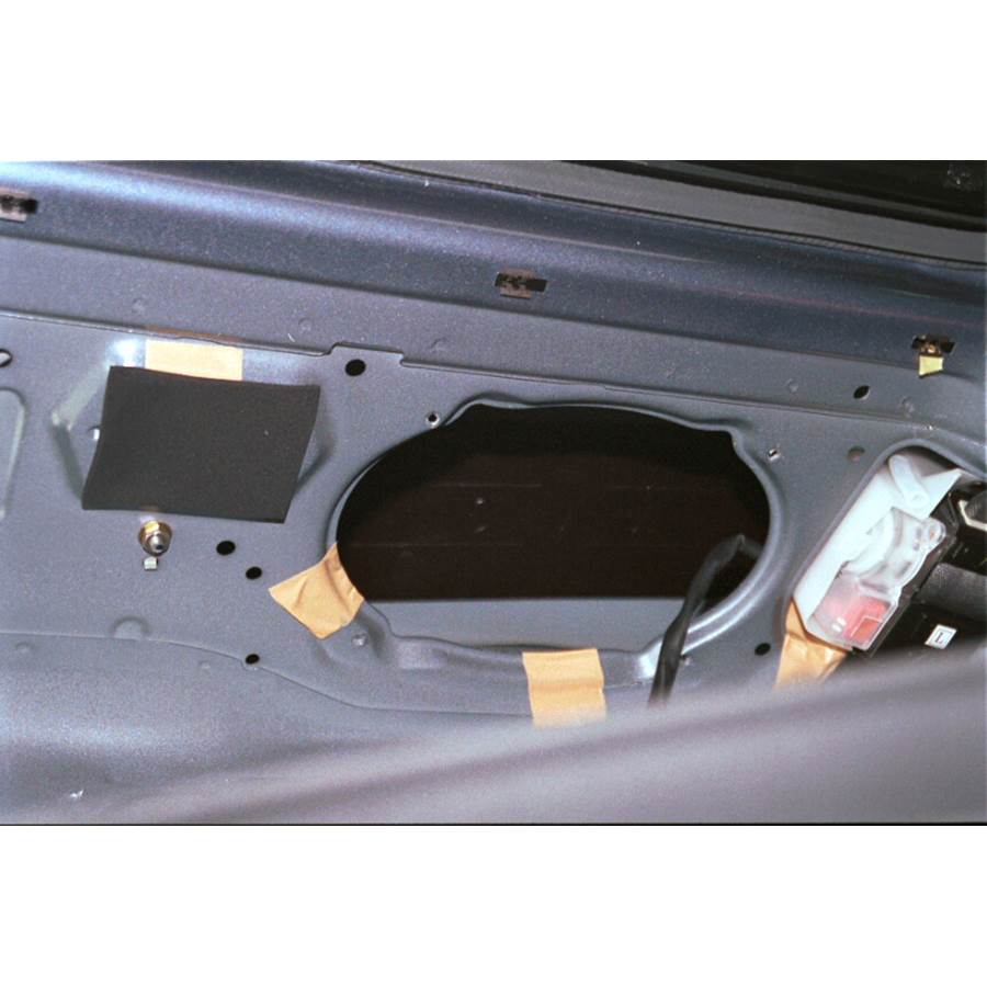1998 Mitsubishi Montero Mid-rear speaker removed