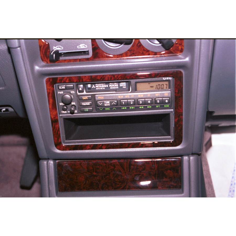 1998 Mitsubishi Montero Factory Radio