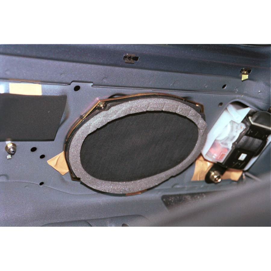 1999 Mitsubishi Montero Mid-rear speaker