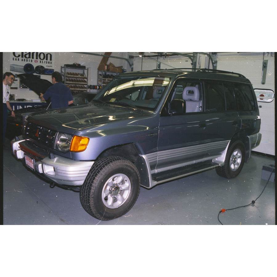 2000 Mitsubishi Montero Exterior
