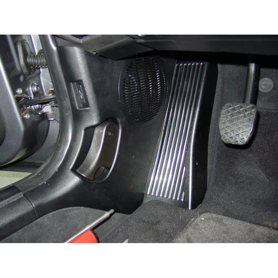 2008 BMW Z4 Kick panel speaker location