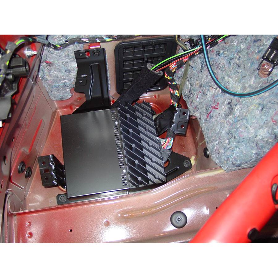 2009 BMW 1 Series Factory amplifier