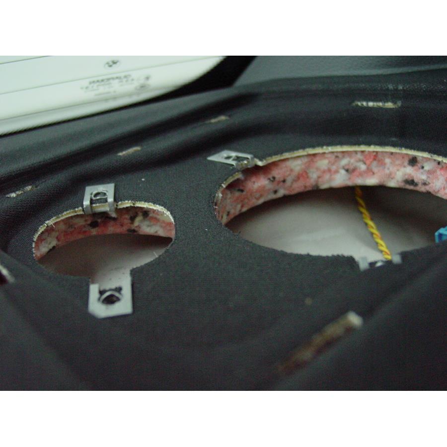 2010 BMW 1 Series Rear deck speaker removed