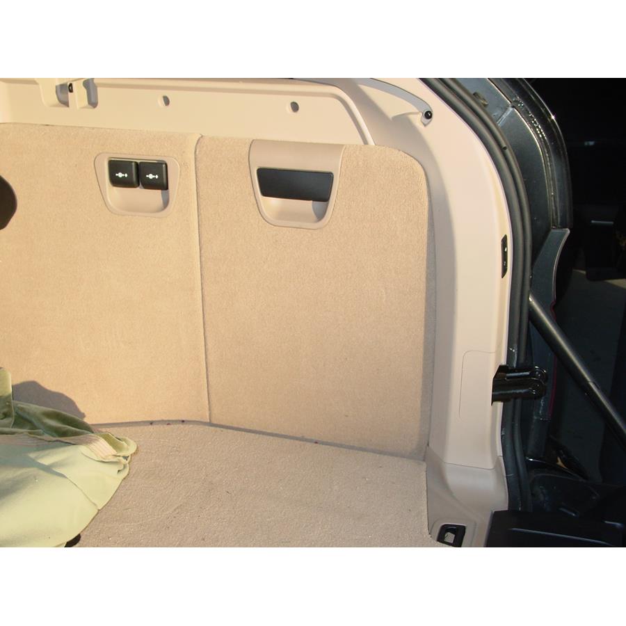 2005 BMW X5 Far-rear side speaker location
