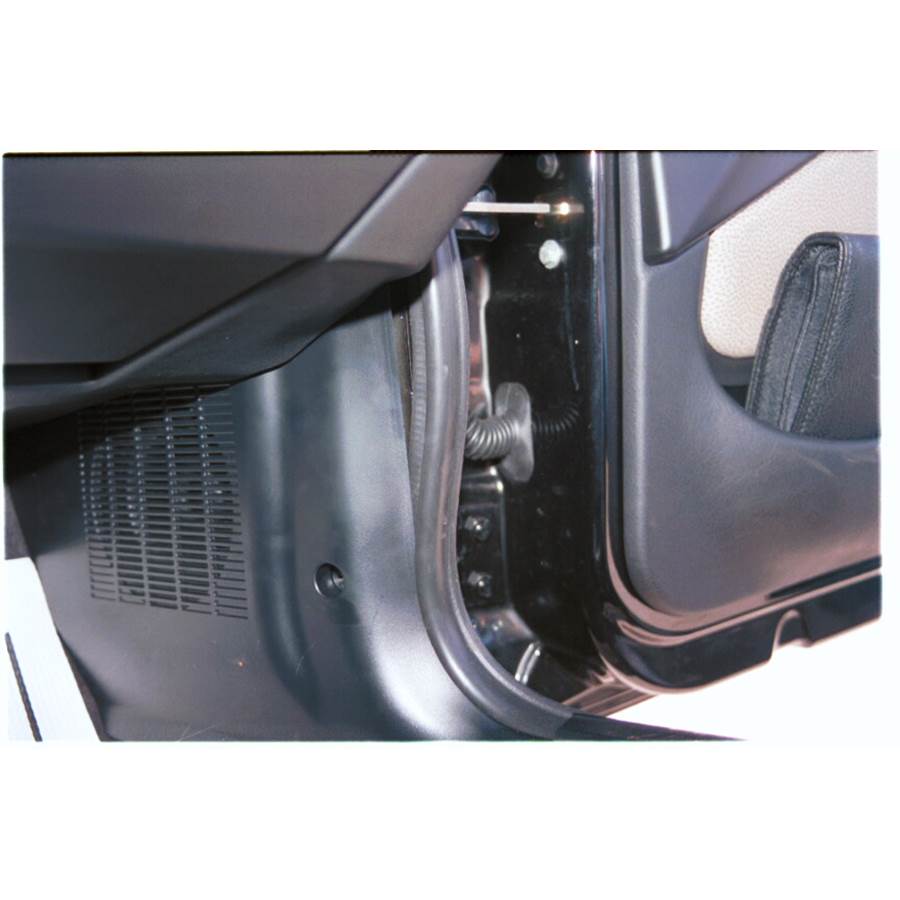 1996 BMW Z3 Kick panel speaker location