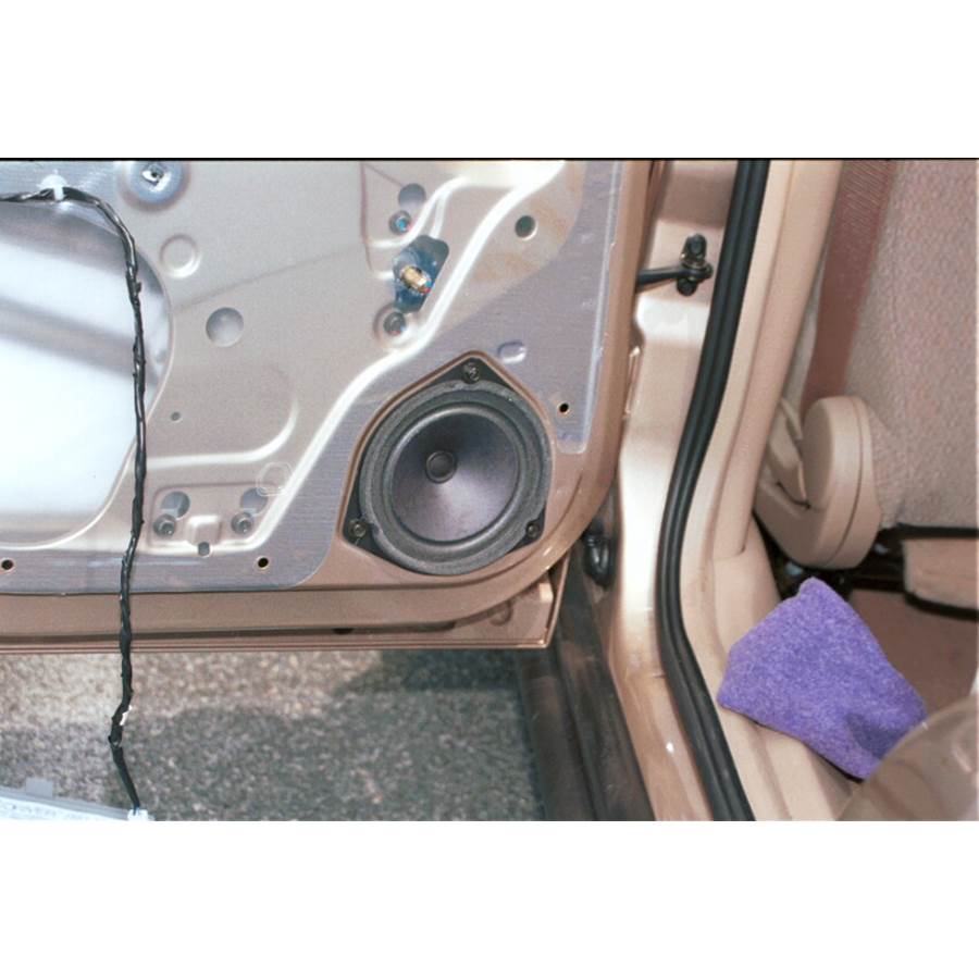 2003 Saturn LW200 Rear door speaker