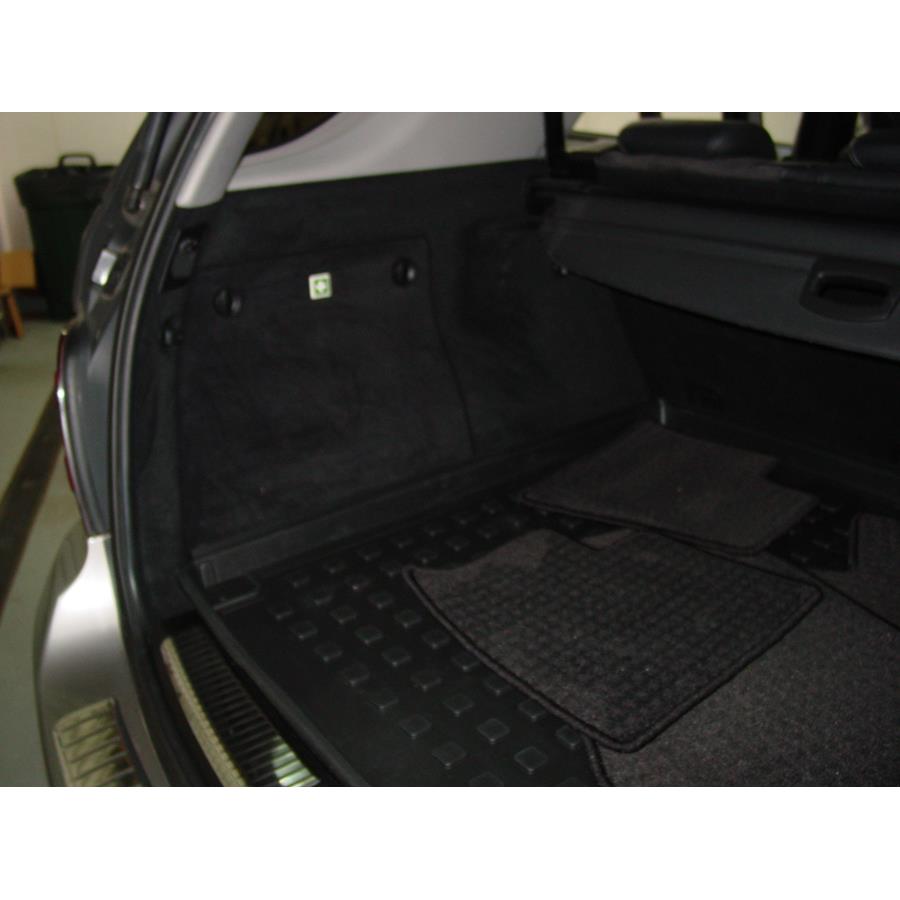 2011 Mercedes-Benz ML63 Far-rear side speaker location