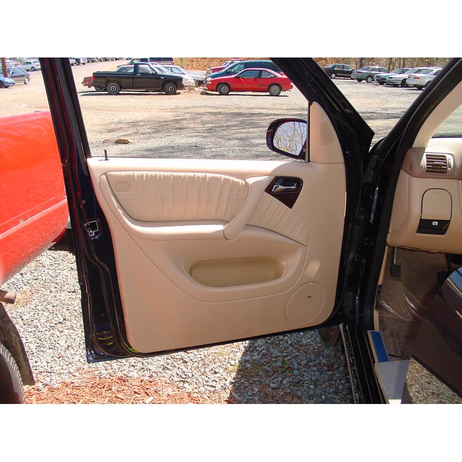 2000 Mercedes-Benz ML430 Front door speaker location