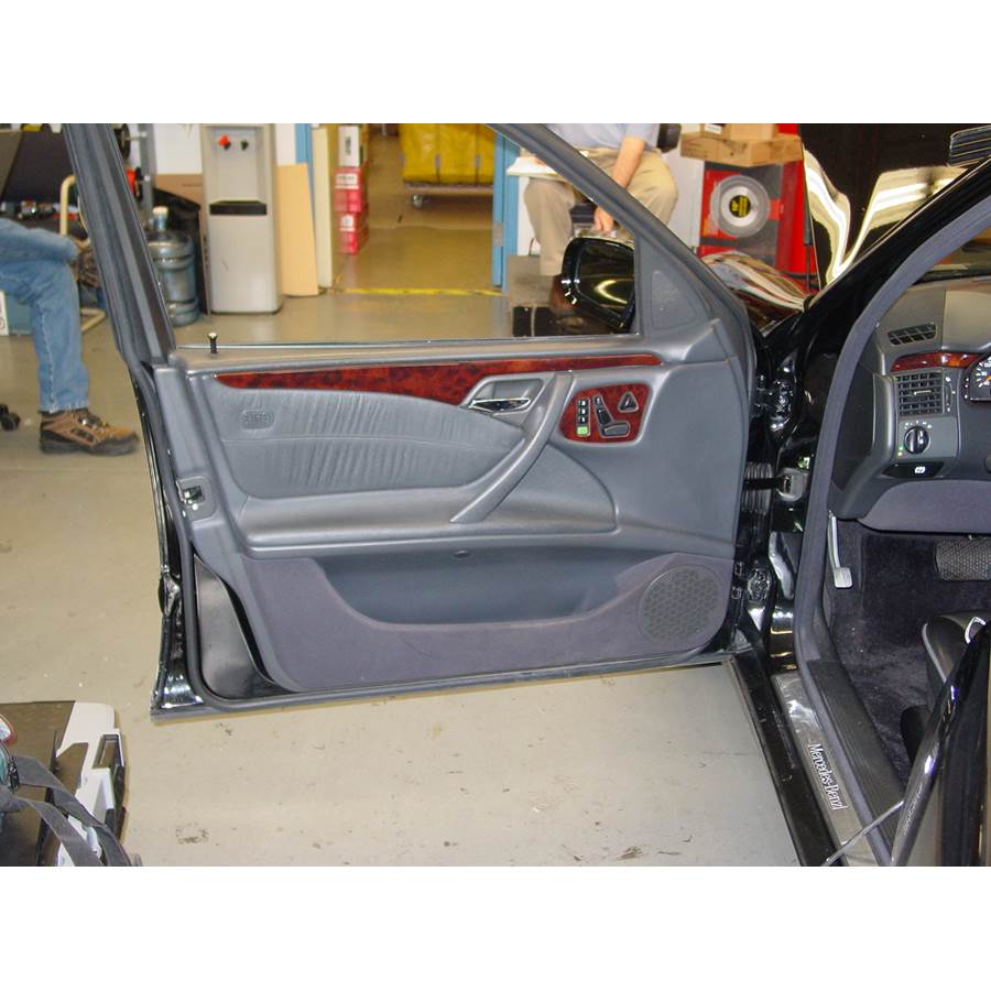 1997 Mercedes-Benz E-Class Front door speaker location