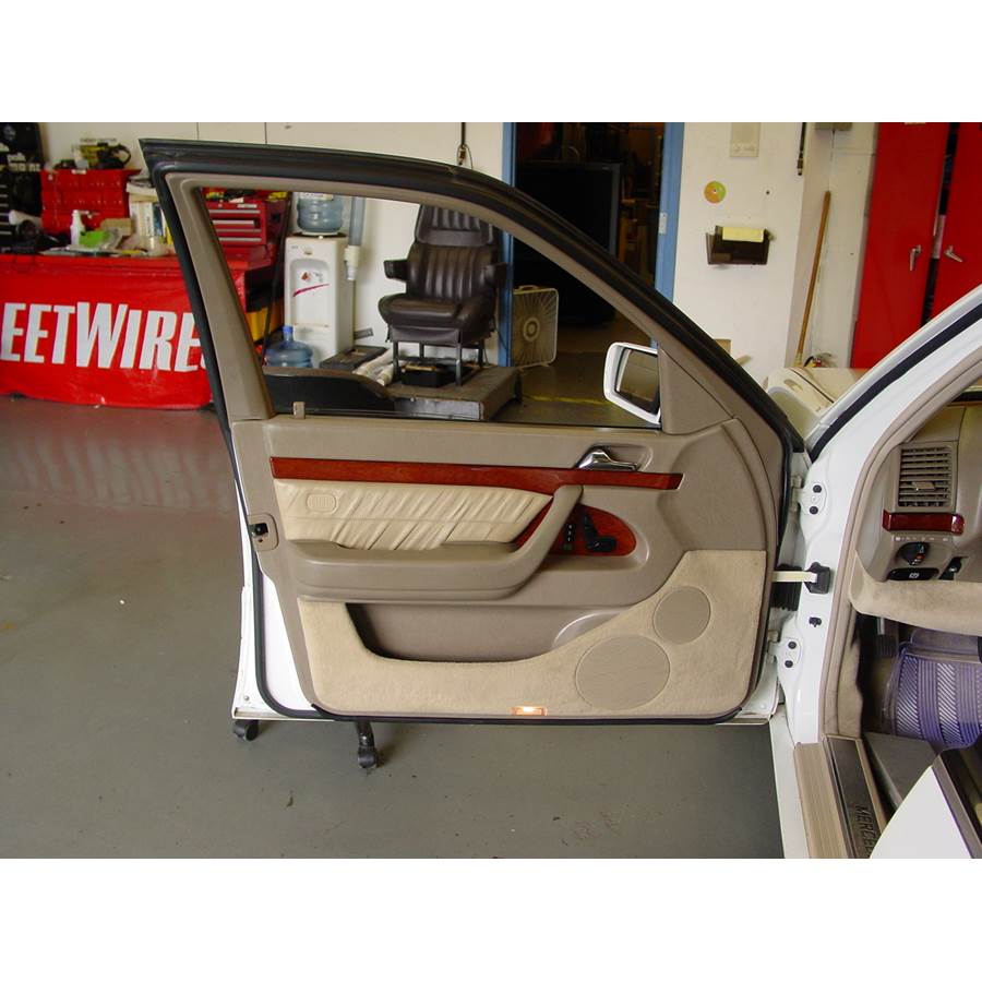 1998 Mercedes-Benz S-Class Front door speaker location