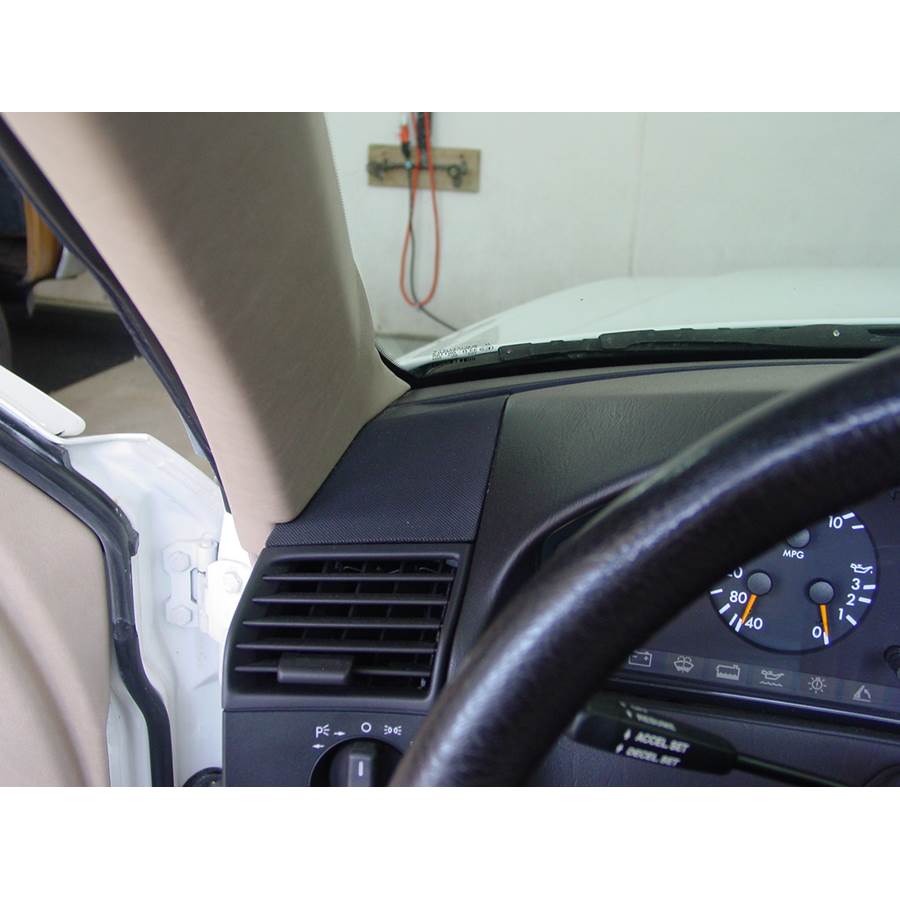 1996 Mercedes-Benz SL-Class Dash speaker location